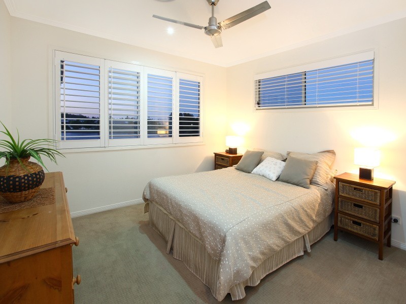 2/179 Lae Drive, Runaway Bay QLD 4216