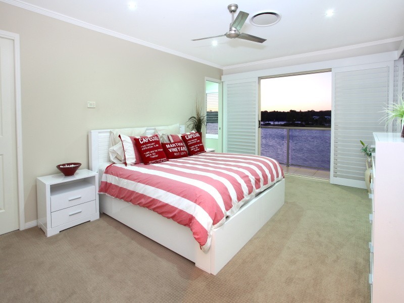 2/179 Lae Drive, Runaway Bay QLD 4216