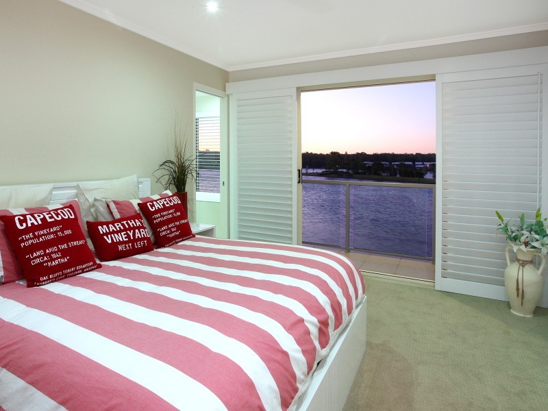 2/179 Lae Drive, Runaway Bay QLD 4216