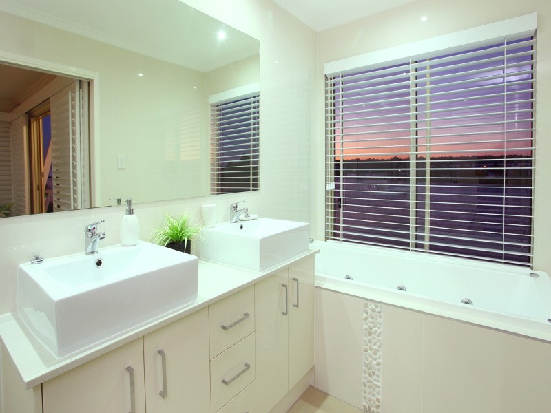 2/179 Lae Drive, Runaway Bay QLD 4216