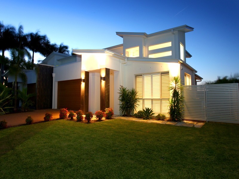 2/179 Lae Drive, Runaway Bay QLD 4216