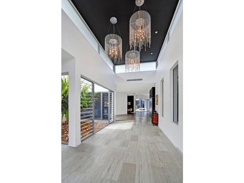 Sovereign Islands QLD 4216