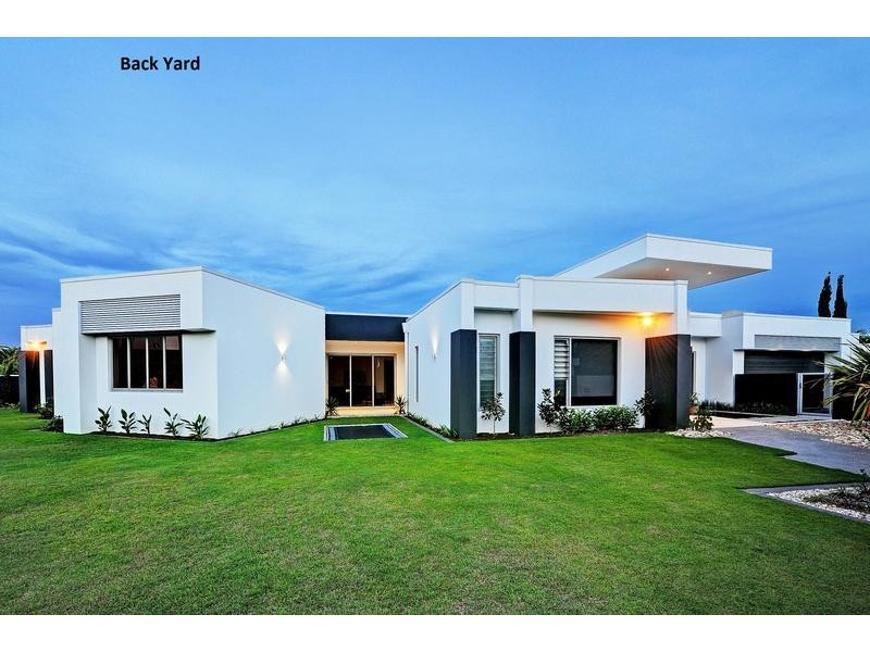 Sovereign Islands QLD 4216