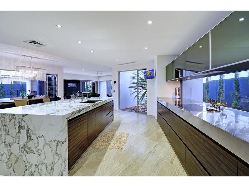 Sovereign Islands QLD 4216