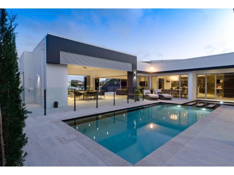 Sovereign Islands QLD 4216