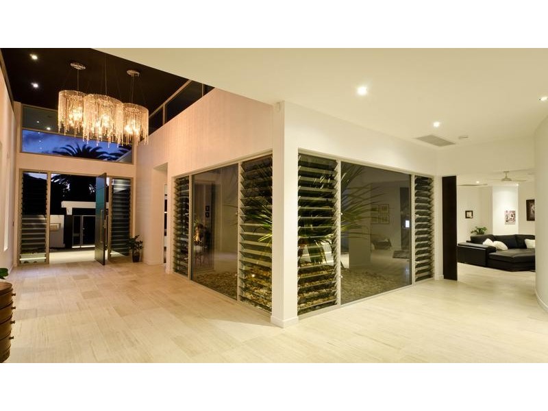 Sovereign Islands QLD 4216