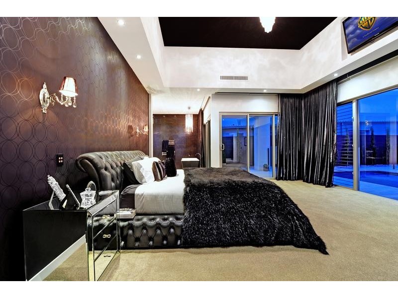 Sovereign Islands QLD 4216