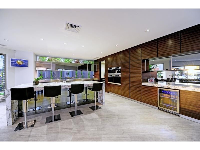 Sovereign Islands QLD 4216