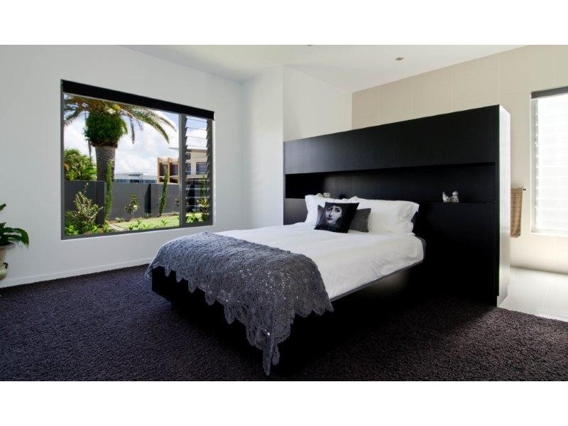 Sovereign Islands QLD 4216