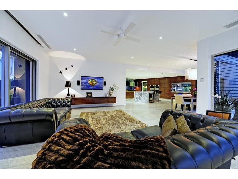 Sovereign Islands QLD 4216