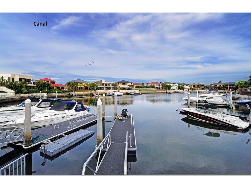 Sovereign Islands QLD 4216