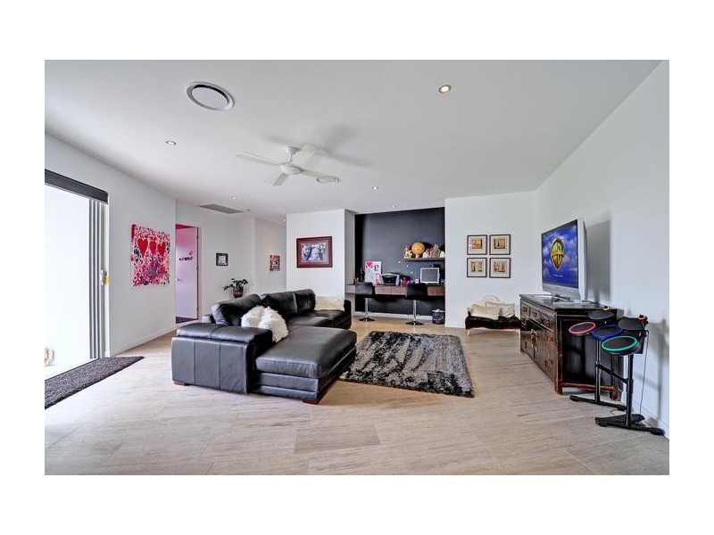 Sovereign Islands QLD 4216