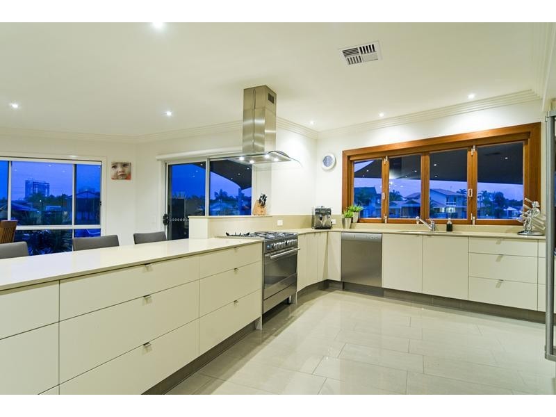 62 Midnight Ct, Runaway Bay QLD 4216