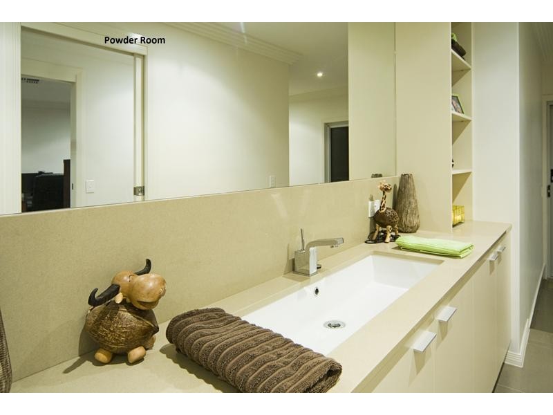 62 Midnight Ct, Runaway Bay QLD 4216