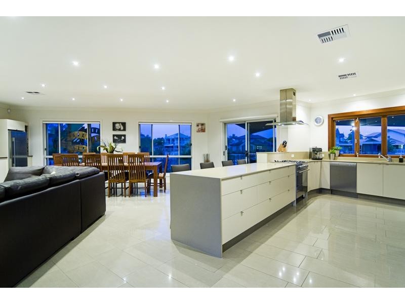 62 Midnight Ct, Runaway Bay QLD 4216