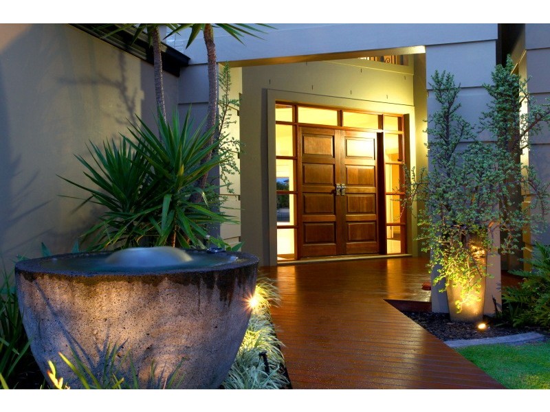 8 Kensington Mews, Sovereign Islands QLD 4216