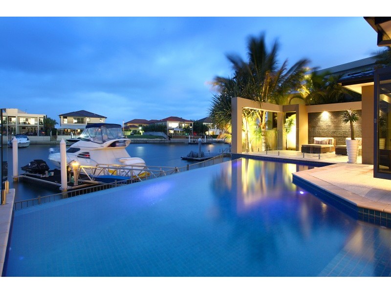 8 Kensington Mews, Sovereign Islands QLD 4216