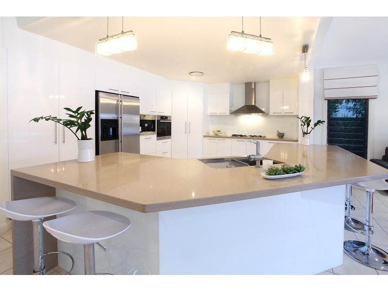8 Kensington Mews, Sovereign Islands QLD 4216