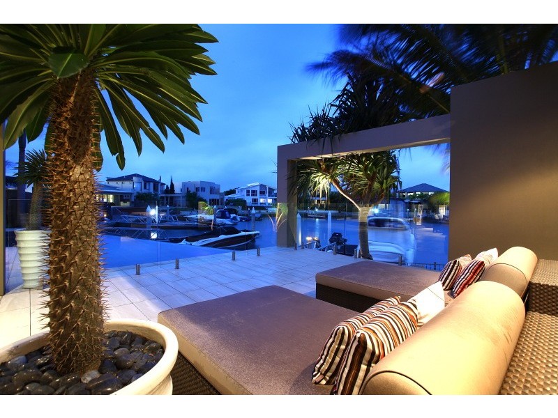 8 Kensington Mews, Sovereign Islands QLD 4216
