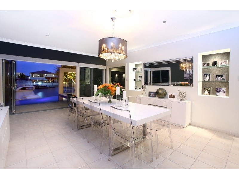 8 Kensington Mews, Sovereign Islands QLD 4216