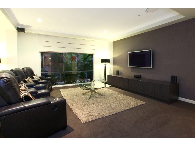8 Kensington Mews, Sovereign Islands QLD 4216