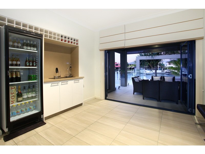8 Kensington Mews, Sovereign Islands QLD 4216