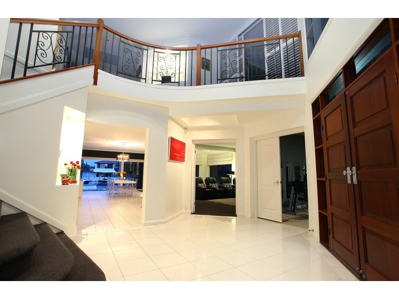 8 Kensington Mews, Sovereign Islands QLD 4216