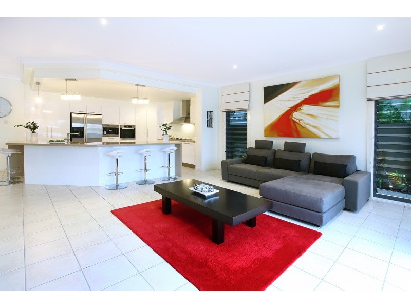 8 Kensington Mews, Sovereign Islands QLD 4216