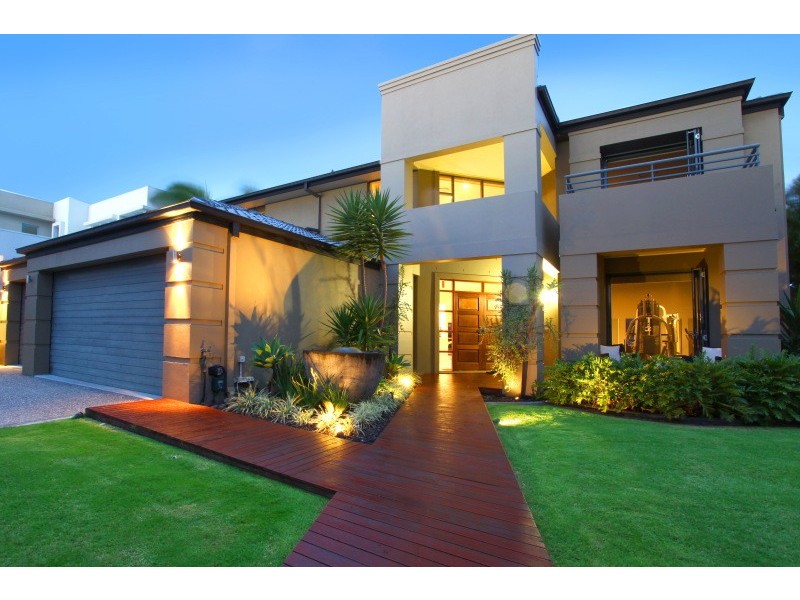 8 Kensington Mews, Sovereign Islands QLD 4216