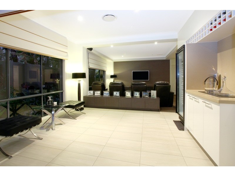 8 Kensington Mews, Sovereign Islands QLD 4216