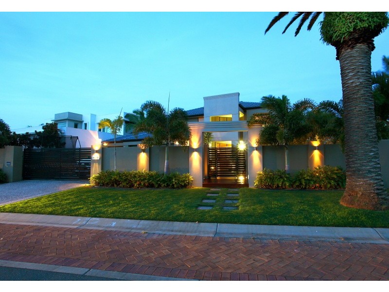 8 Kensington Mews, Sovereign Islands QLD 4216
