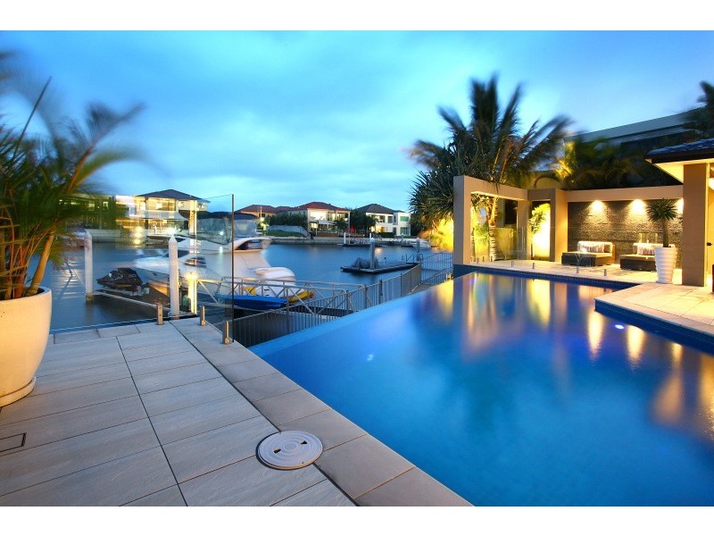 8 Kensington Mews, Sovereign Islands QLD 4216