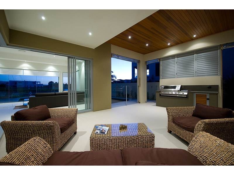 Sovereign Islands QLD 4216