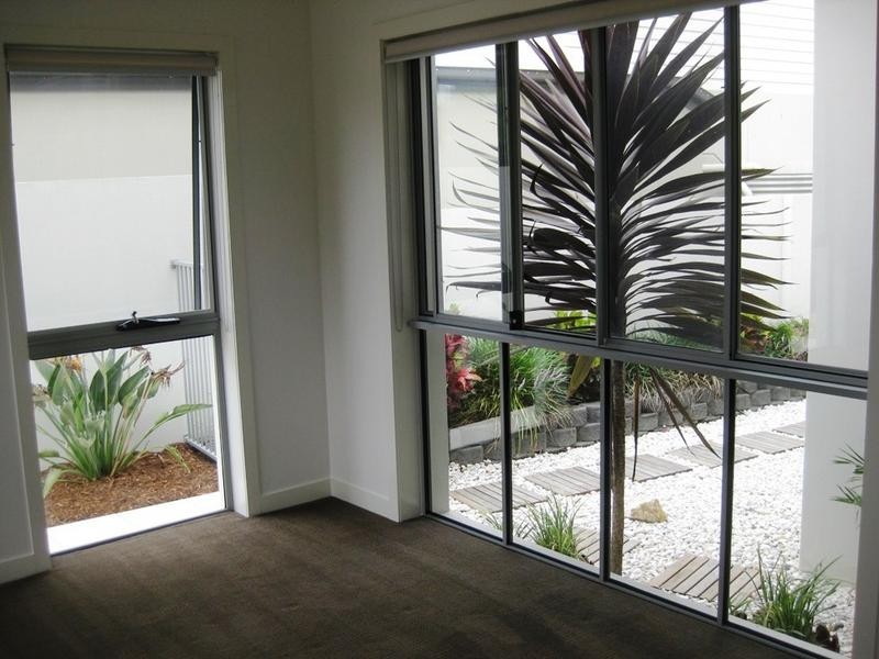 75 Compass Dr, Biggera Waters QLD 4216