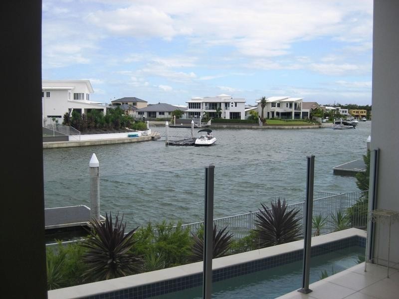 75 Compass Dr, Biggera Waters QLD 4216