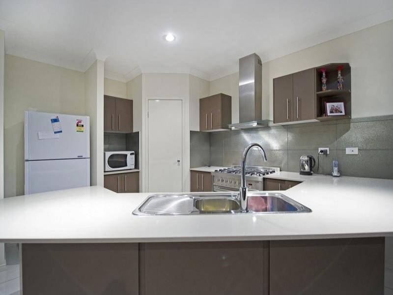 27 Rhodium Cres, Hope Island QLD 4212