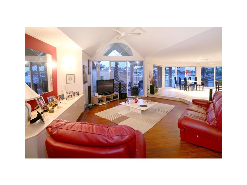 422 Oxley Drive, Runaway Bay QLD 4216