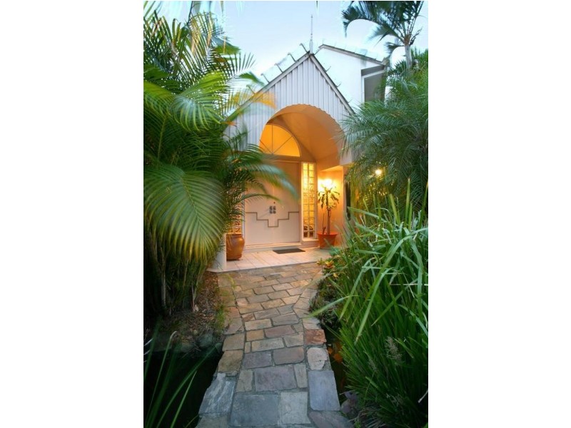 422 Oxley Drive, Runaway Bay QLD 4216