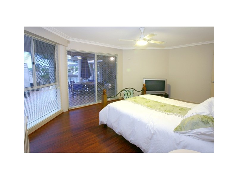 422 Oxley Drive, Runaway Bay QLD 4216