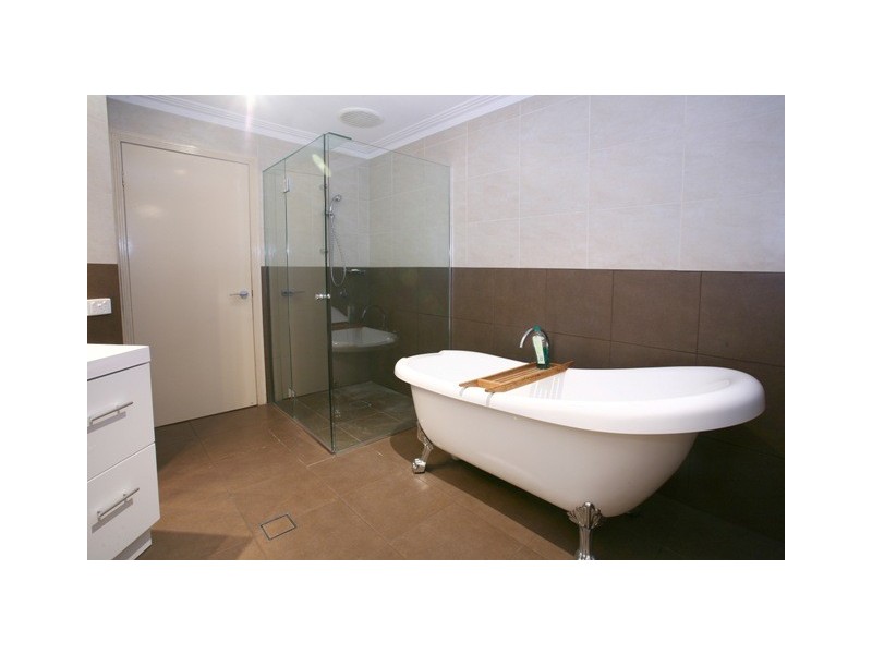 422 Oxley Drive, Runaway Bay QLD 4216