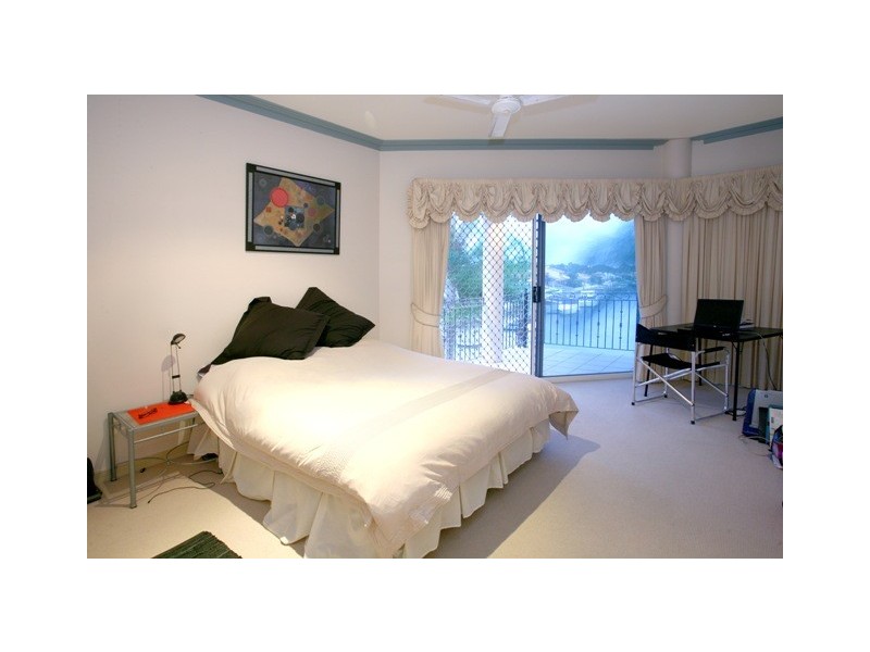 422 Oxley Drive, Runaway Bay QLD 4216