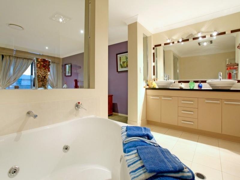 3 Temple Island Dr, Oxenford QLD 4210