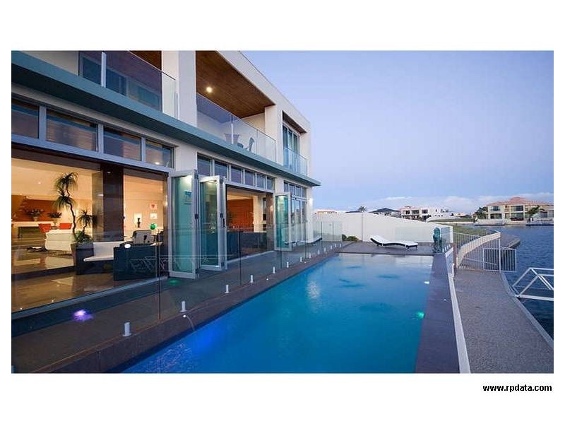 Sovereign Islands QLD 4216