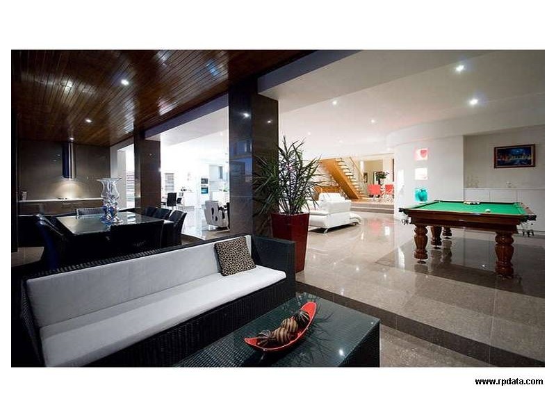 Sovereign Islands QLD 4216