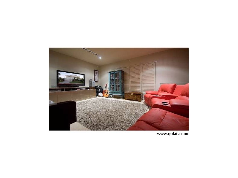 Sovereign Islands QLD 4216