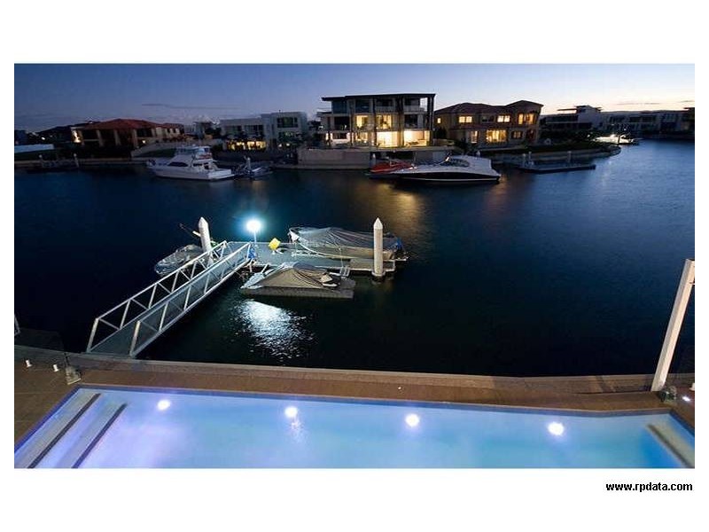 Sovereign Islands QLD 4216