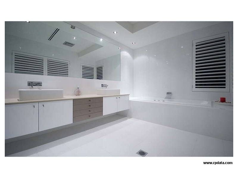 Sovereign Islands QLD 4216