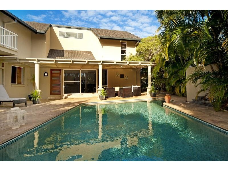 135 Pebble Beach Drive, Runaway Bay QLD 4216