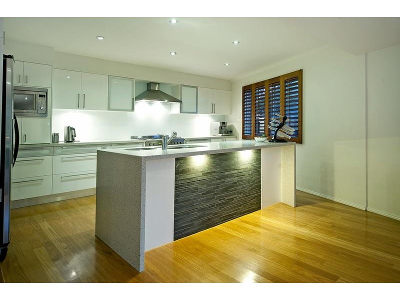 135 Pebble Beach Drive, Runaway Bay QLD 4216