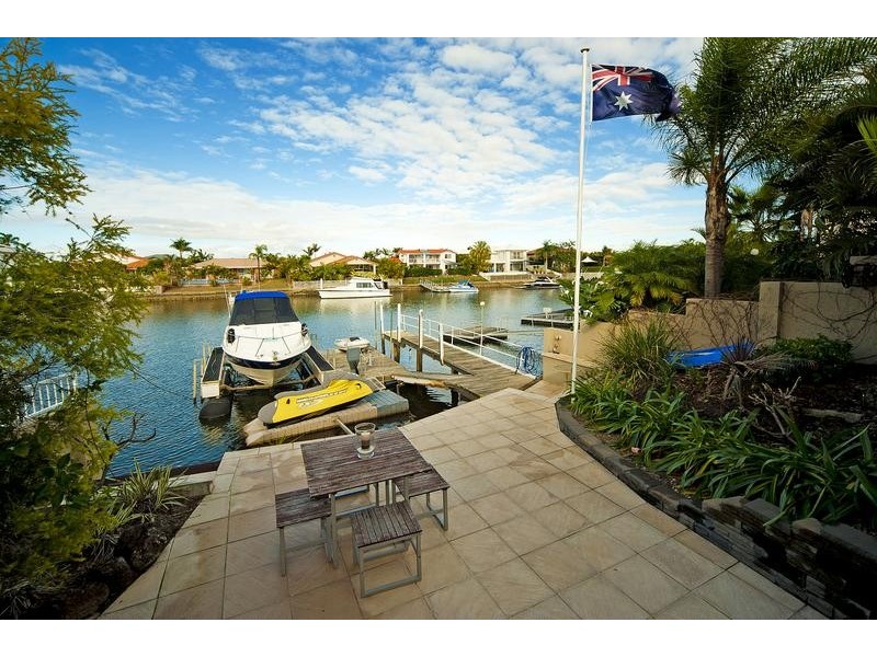 135 Pebble Beach Drive, Runaway Bay QLD 4216